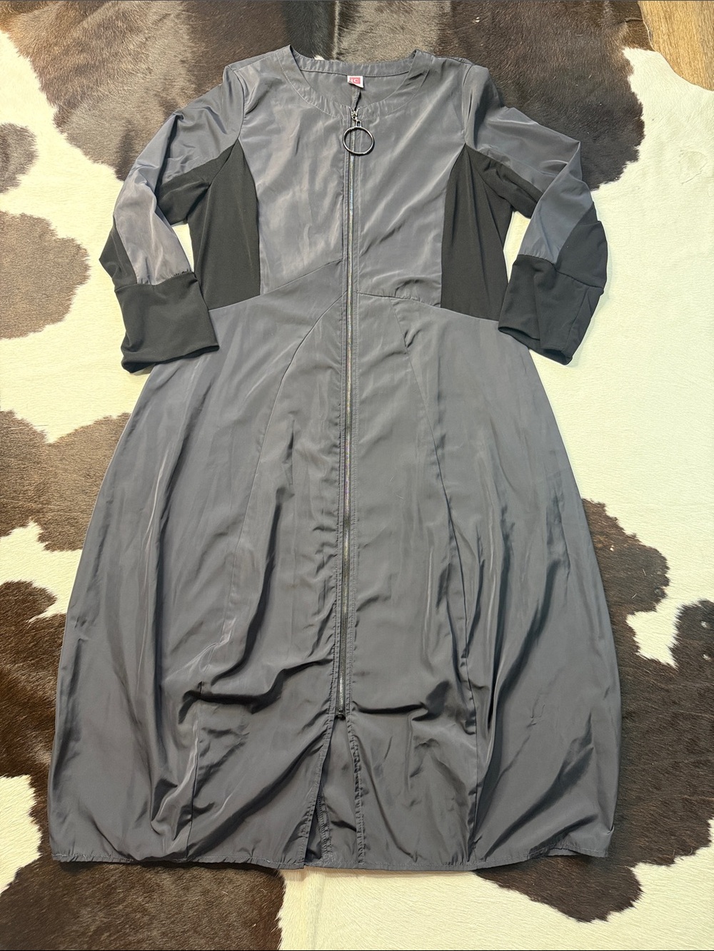 IC COLLECTION Gray and Black Zip-Front Midi Dress